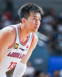 电竞直播-复出还要找状态！郭艾伦半场4中1拿到2分1板1助