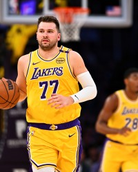 看球直播-雷迪克：第三节一度进攻不畅 东契奇完成精彩进攻&amp;帮我们找回节奏