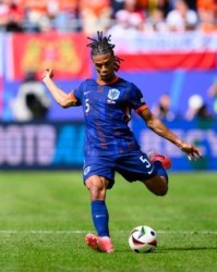 欧洲杯直播-【人物】逆转功臣阿克：避实就虚的左路导航员